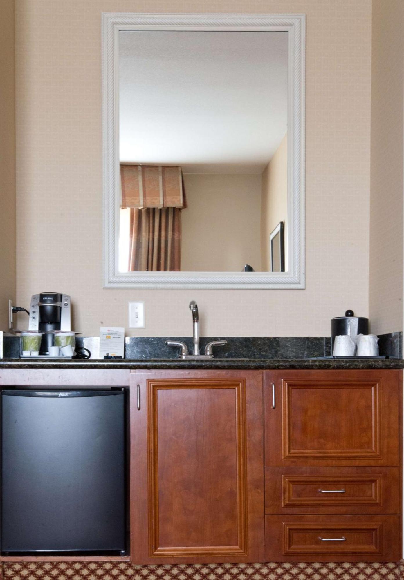 Hilton Garden Inn Ларами Екстериор снимка