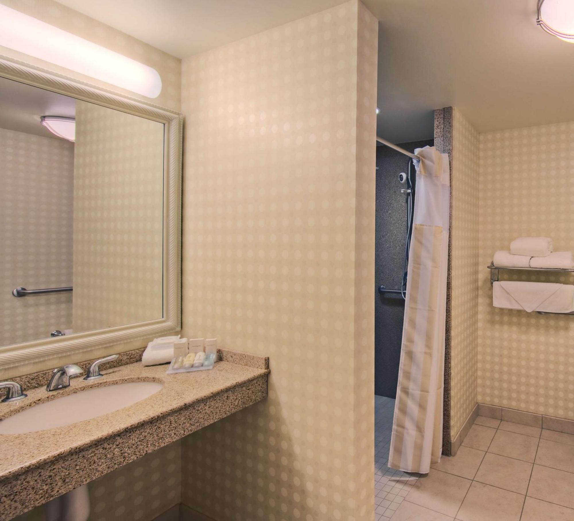 Hilton Garden Inn Ларами Екстериор снимка