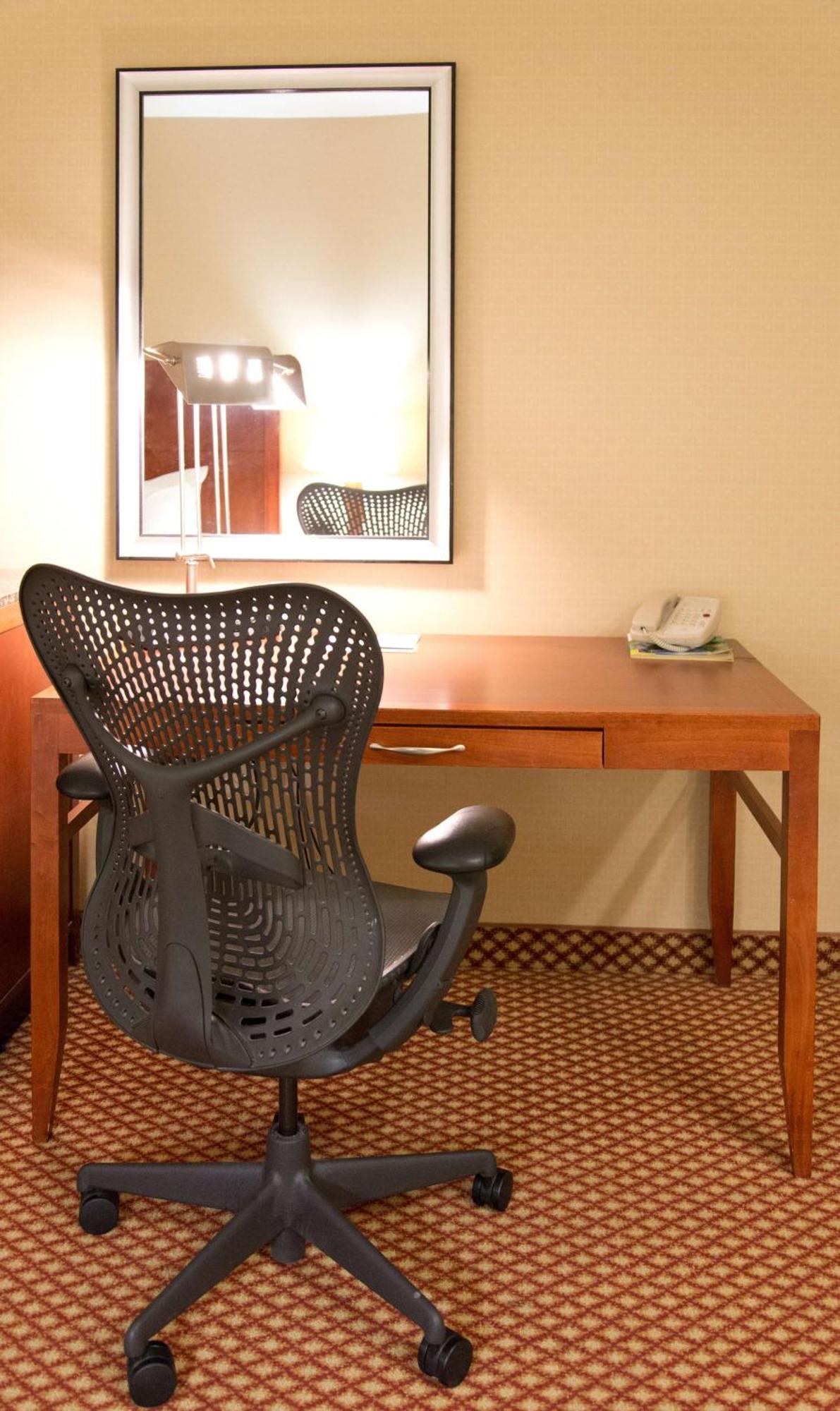 Hilton Garden Inn Ларами Екстериор снимка
