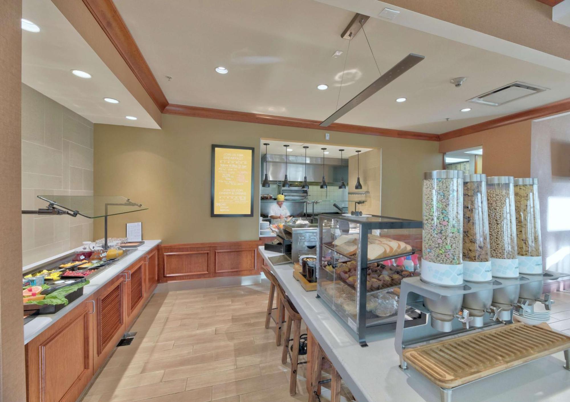 Hilton Garden Inn Ларами Екстериор снимка