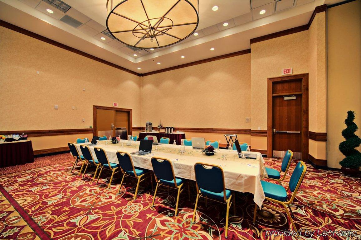 Hilton Garden Inn Ларами Съоръжения снимка