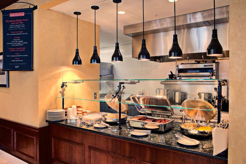 Hilton Garden Inn Ларами Ресторант снимка