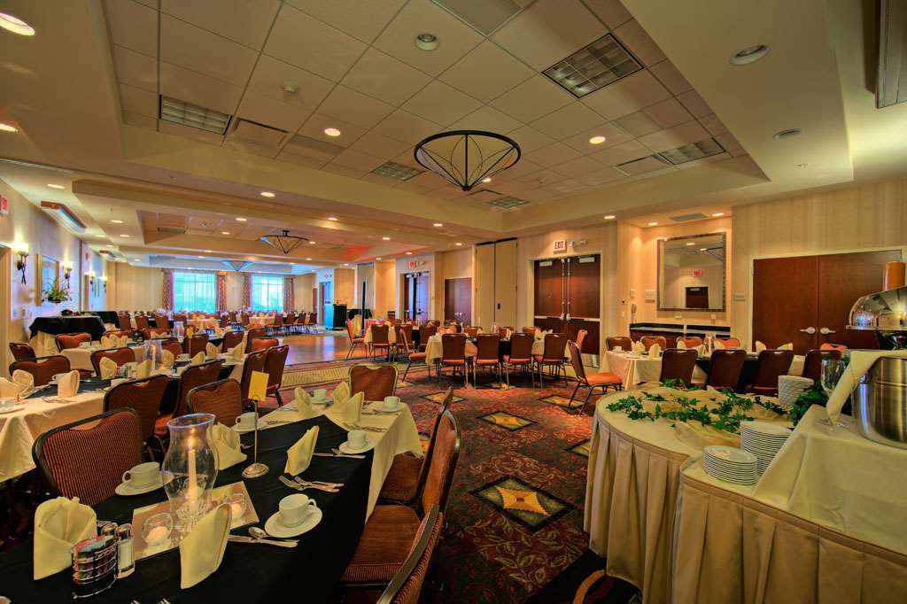 Hilton Garden Inn Ларами Ресторант снимка