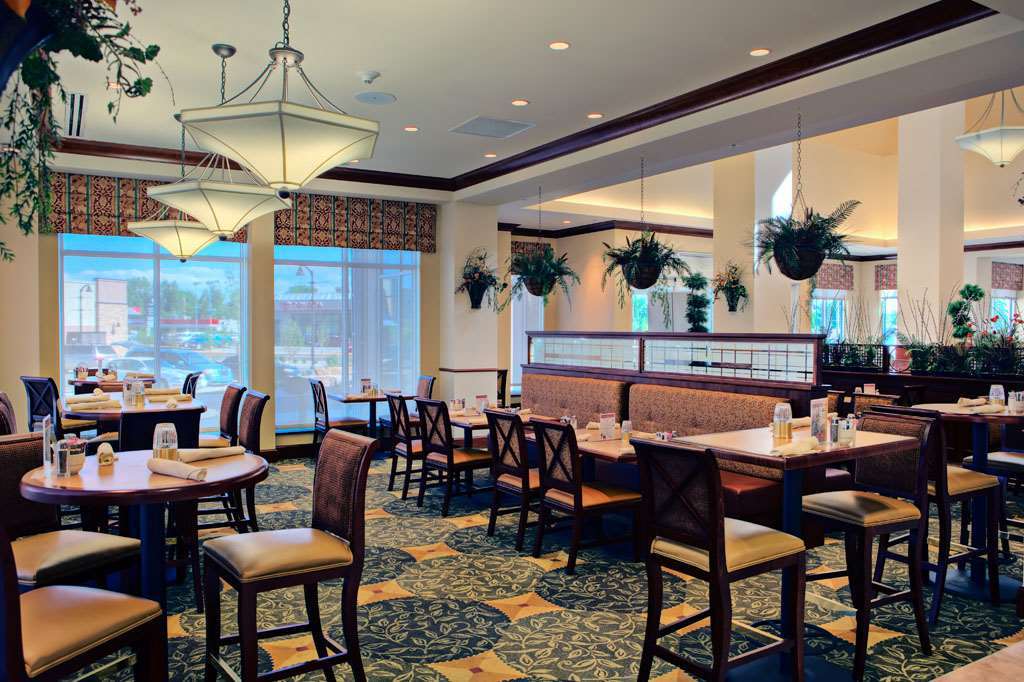 Hilton Garden Inn Ларами Ресторант снимка